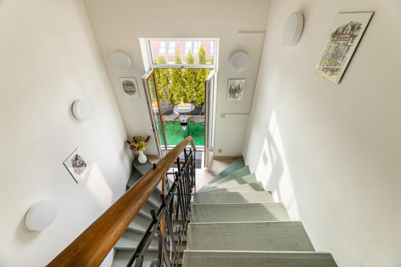 Bright Sunny In Quiet Area Apartment *