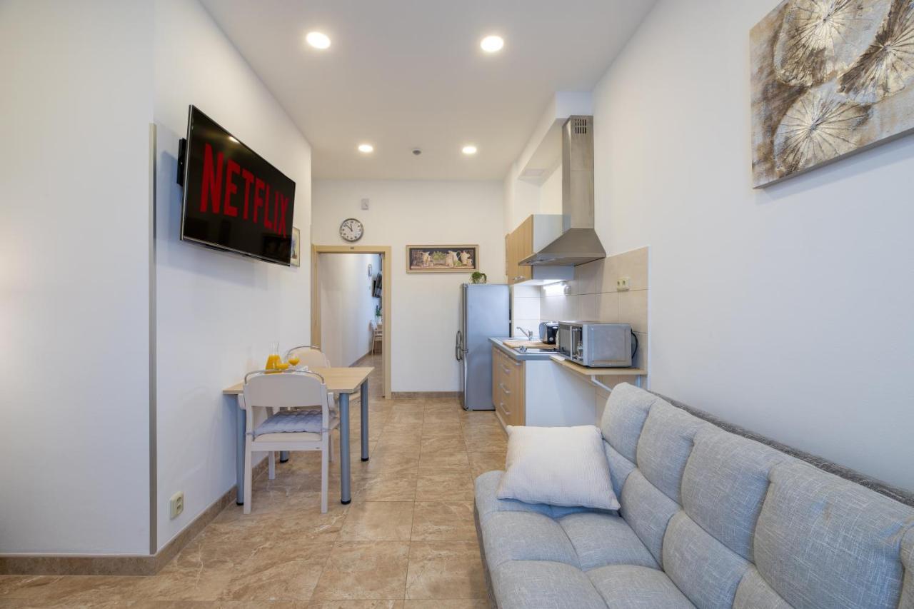 Bright Sunny In Quiet Area Apartment Prague