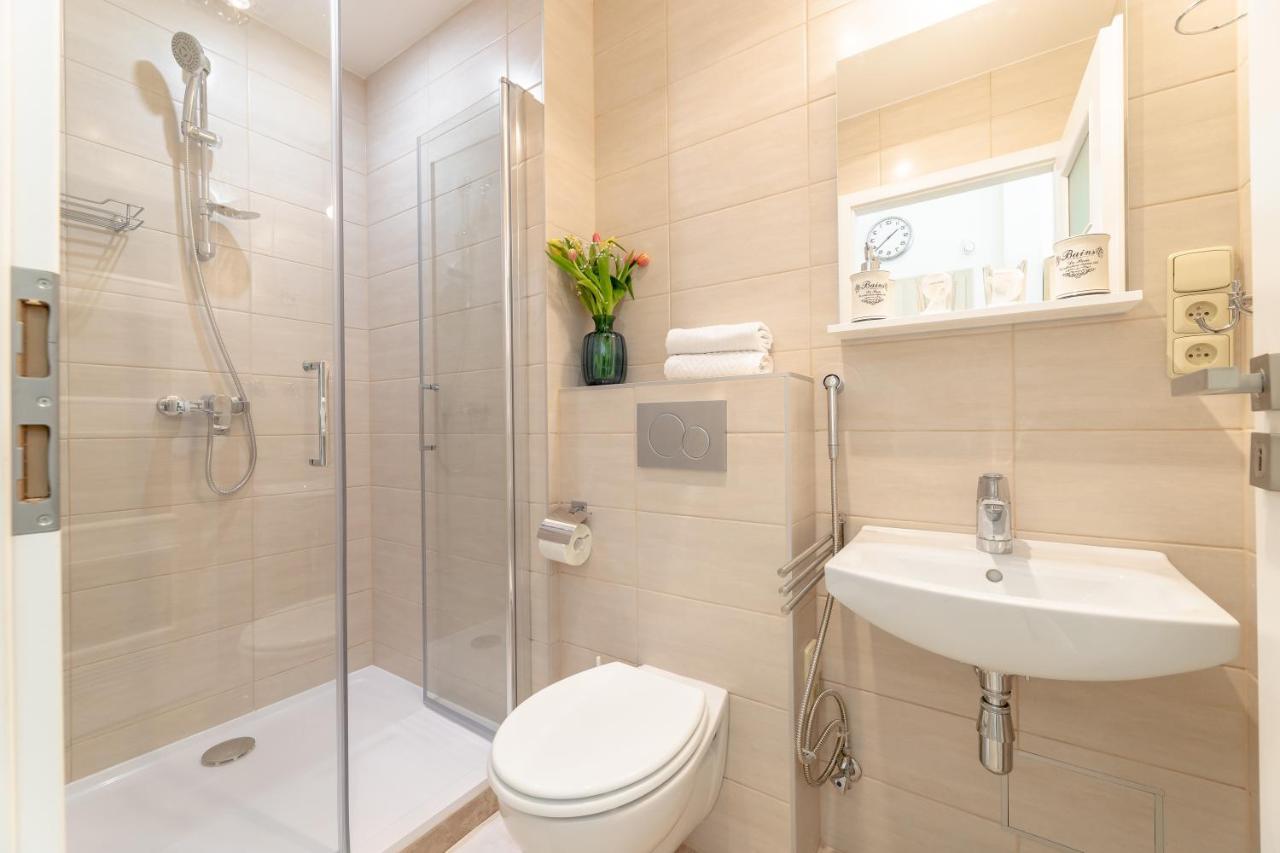 Apartment Bright Sunny In Quiet Area Prague