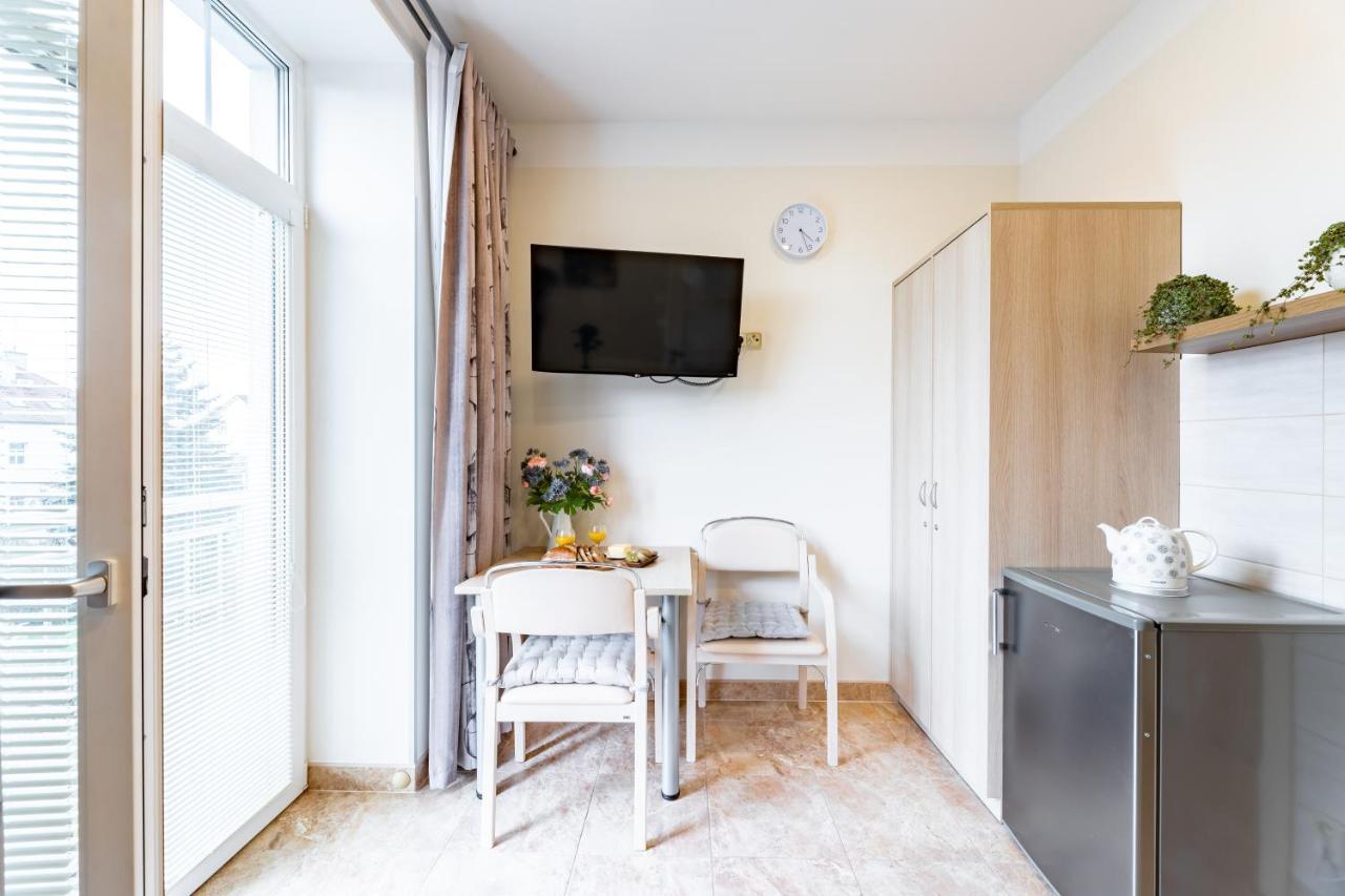 Apartment Bright Sunny In Quiet Area Prague