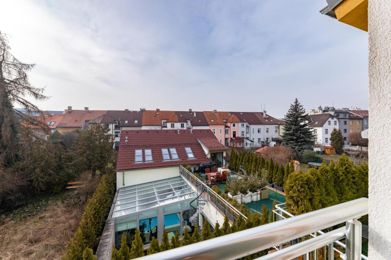 Apartment Bright Sunny In Quiet Area Prague