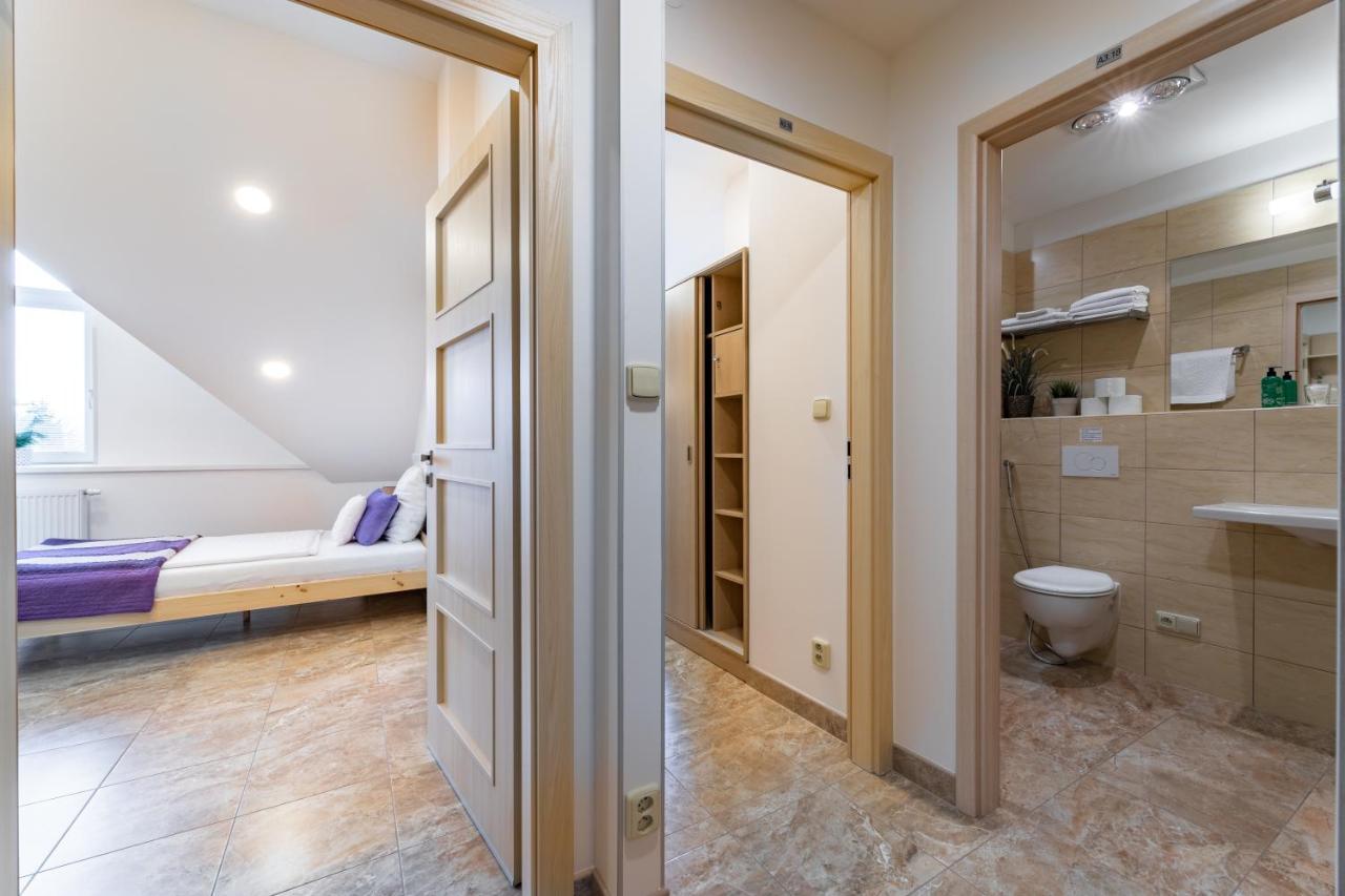 Bright Sunny In Quiet Area Apartment Prague