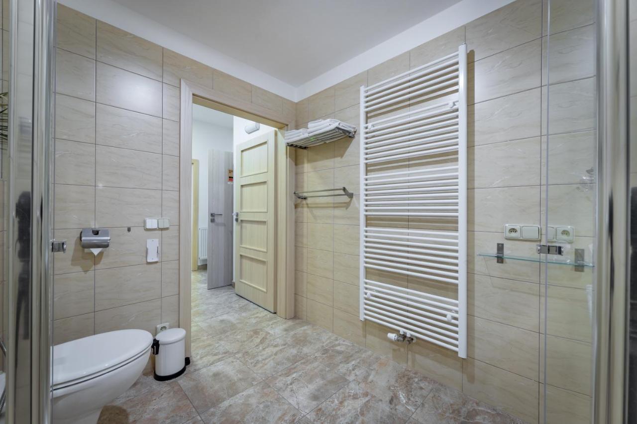 Bright Sunny In Quiet Area Apartment *