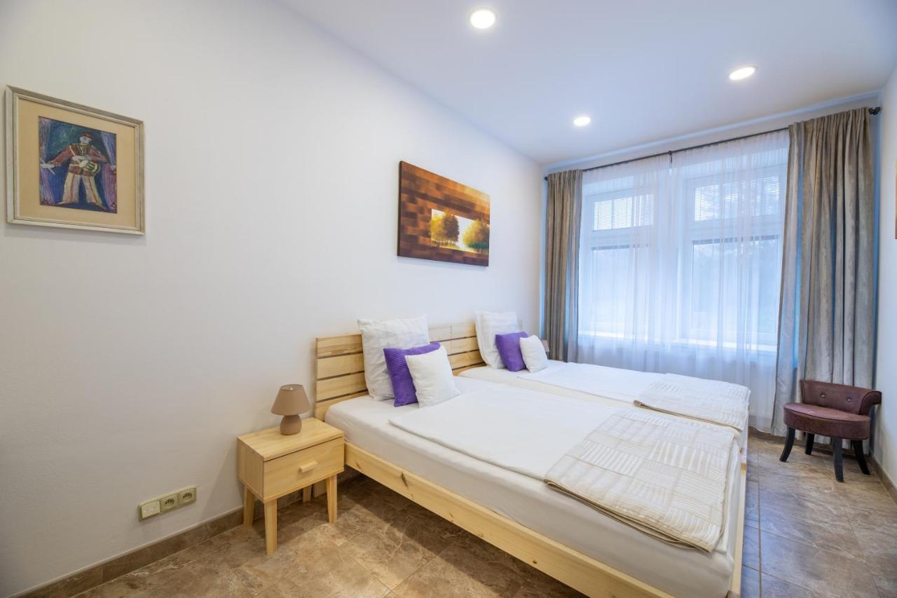 Apartment Bright Sunny In Quiet Area