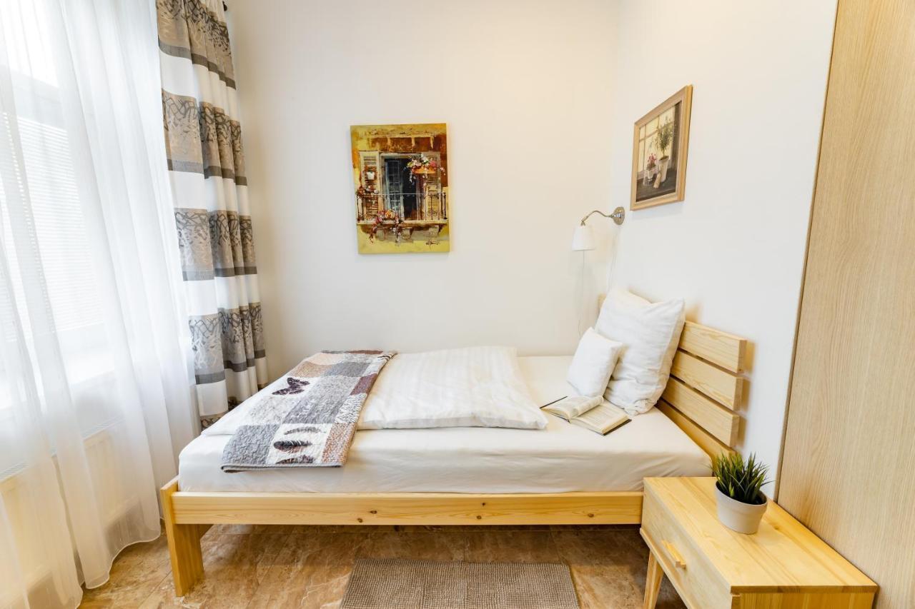 Bright Sunny In Quiet Area Apartment