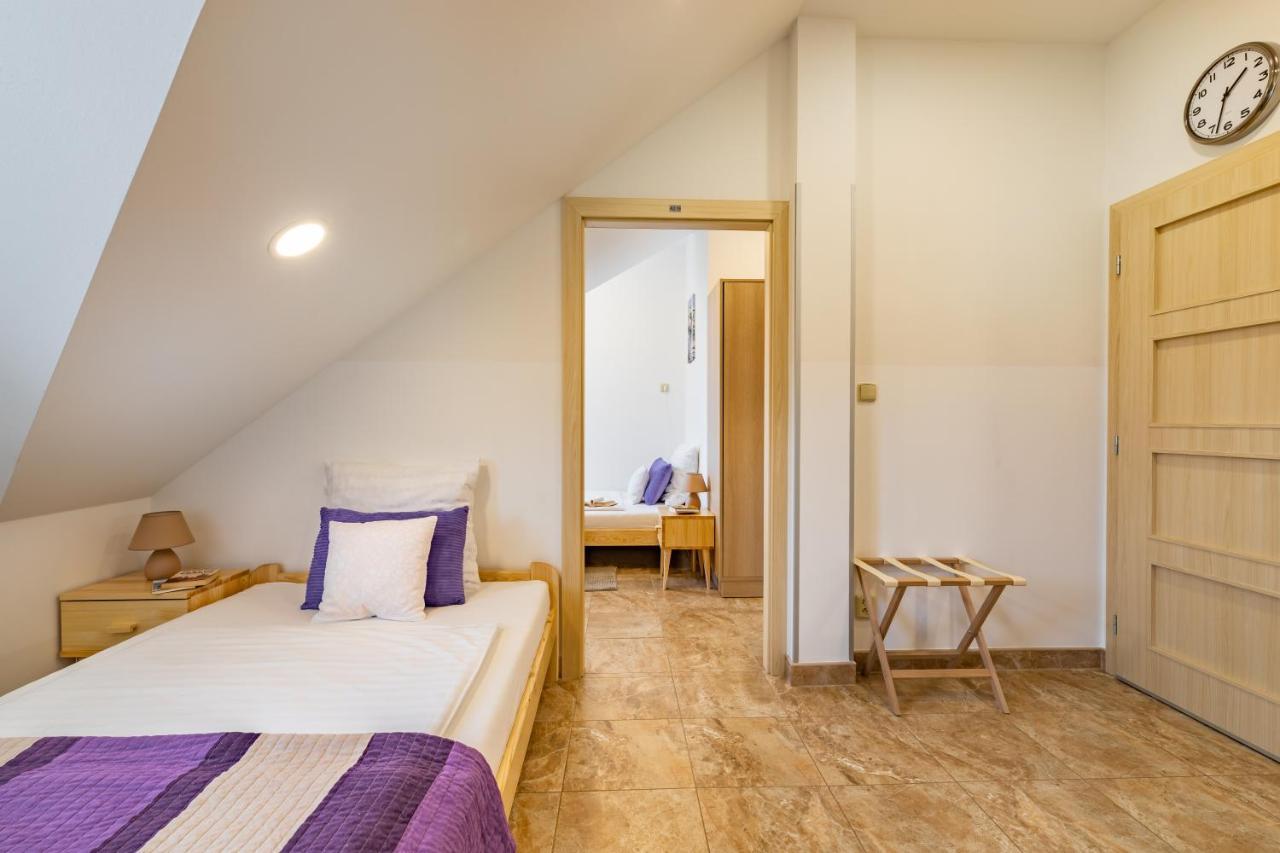 Apartment Bright Sunny In Quiet Area Prague