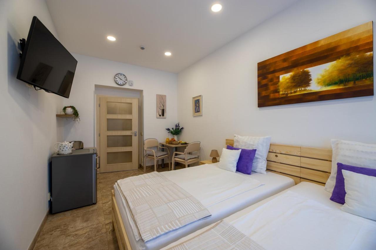 Apartment Bright Sunny In Quiet Area *