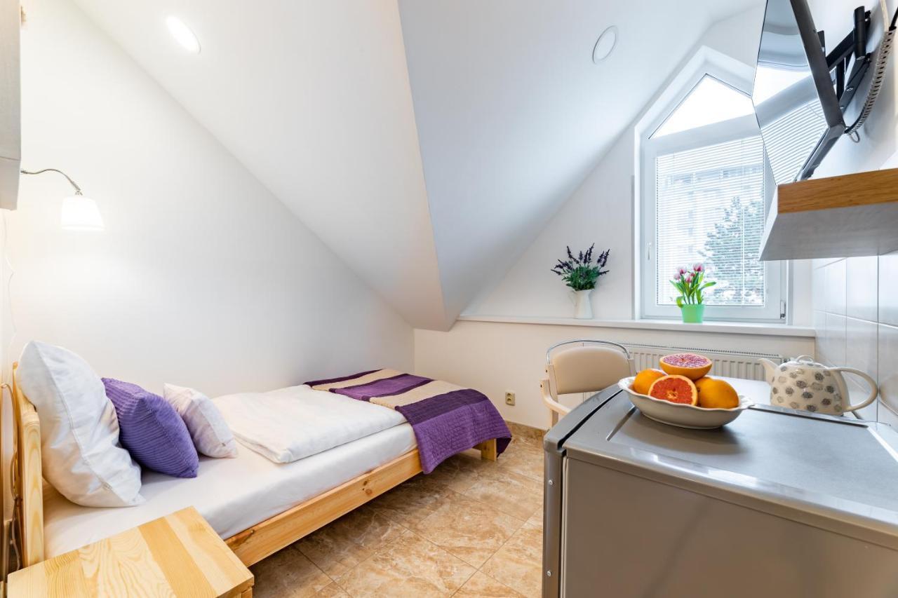 Apartment Bright Sunny In Quiet Area Prague