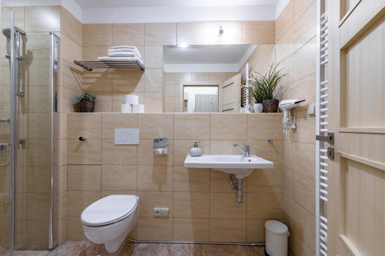 Bright Sunny In Quiet Area Apartment Prague