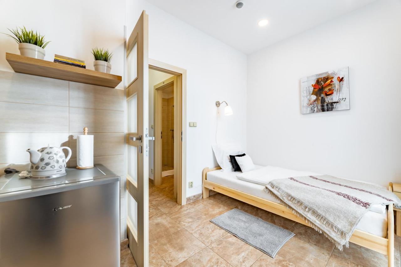 Apartment Bright Sunny In Quiet Area Prague
