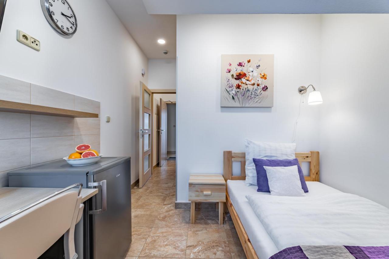 Bright Sunny In Quiet Area Apartment Prague