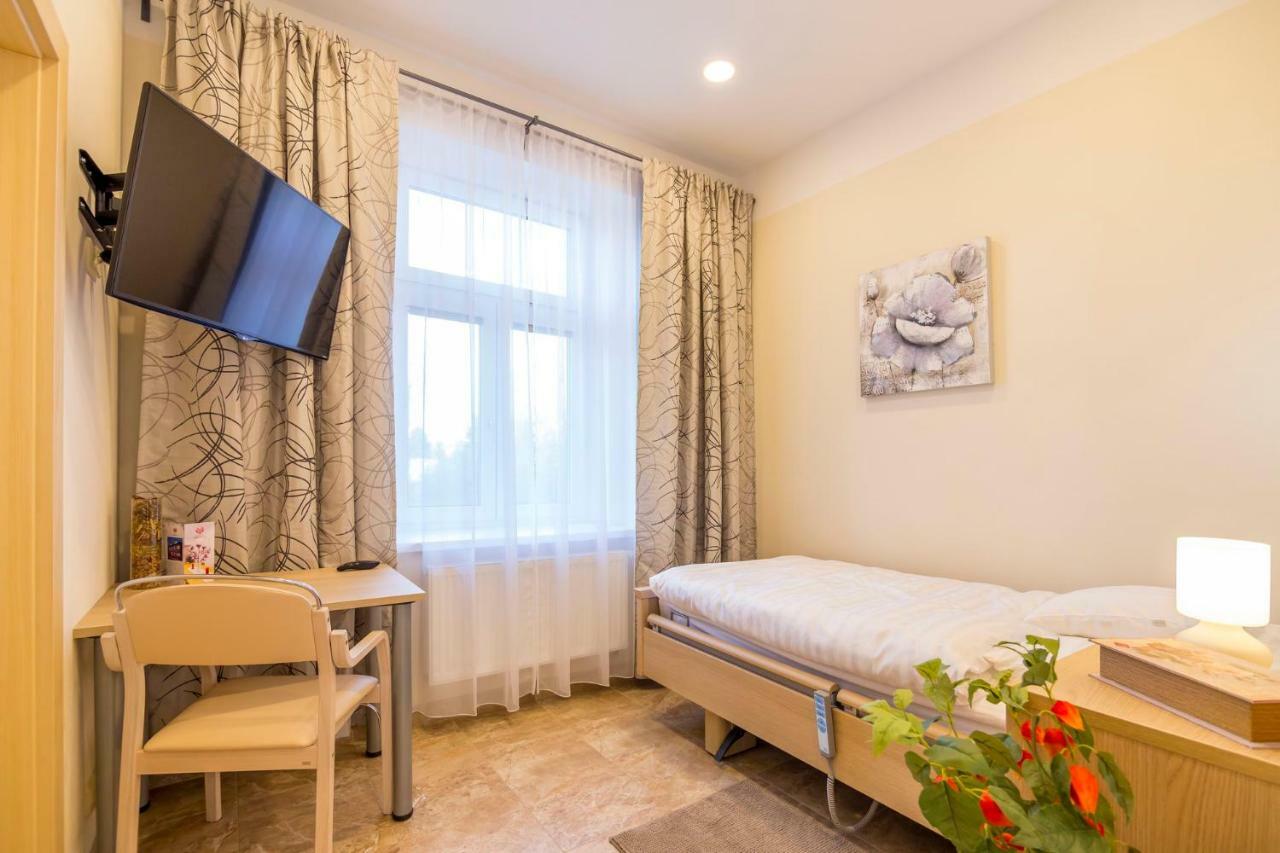 Bright Sunny In Quiet Area Apartment *