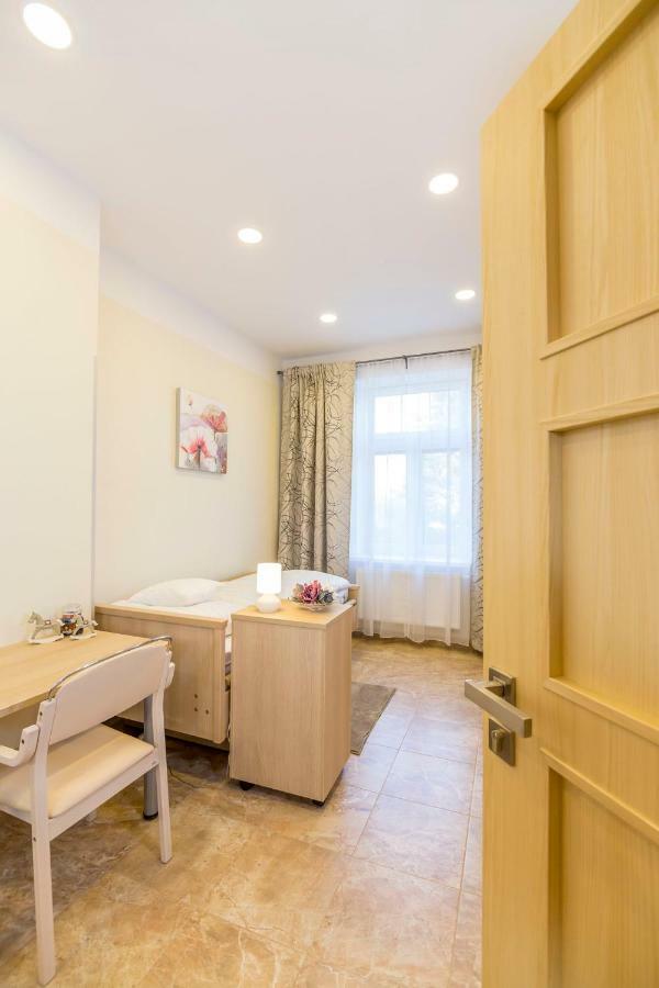 Bright Sunny In Quiet Area Apartment *